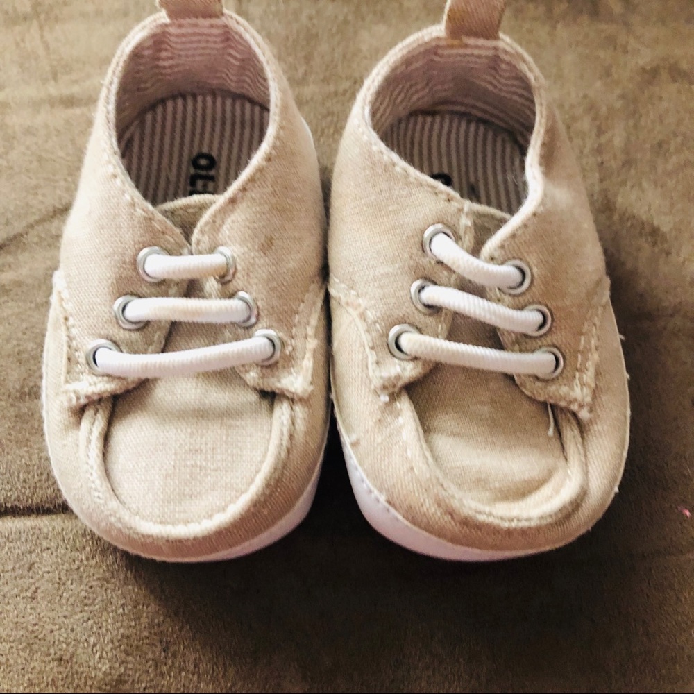 6/$15 🔷 OLD NAVY 0-3M baby shoes!